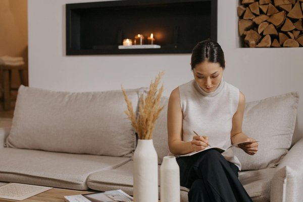 Wie trägt de-haus-haus zur Förderung von grünen Dächern bei?